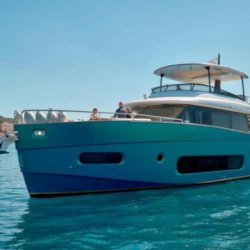 Azimut Magellano 66 for azure hull colour